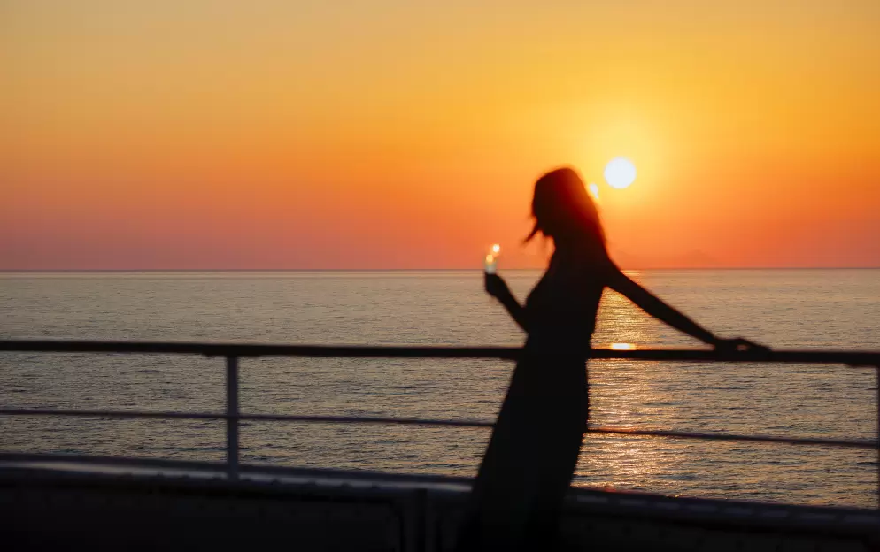 Ponant, L'Austral Sun Deck ©PONANT Julien Fabro.jpg